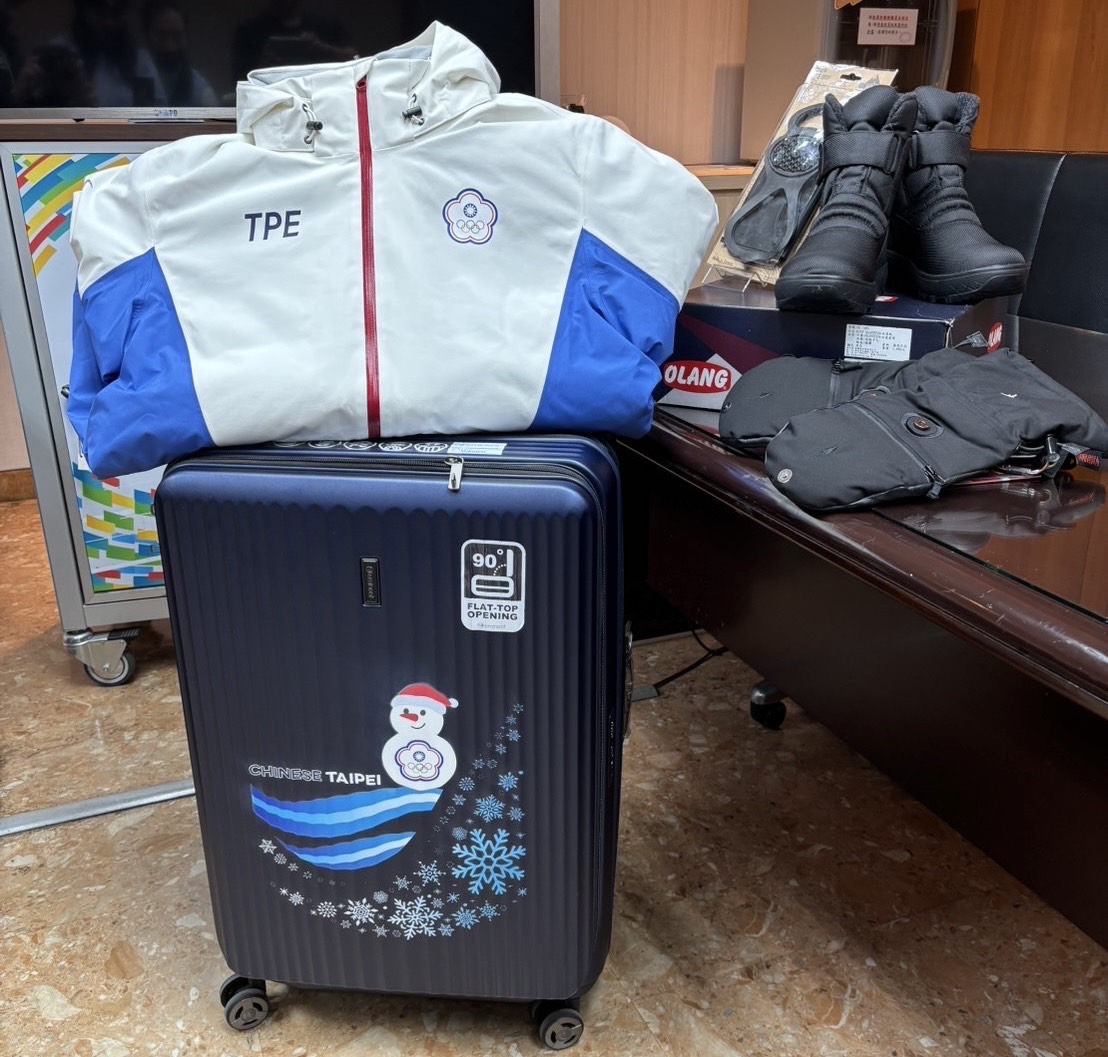 (圖)The equipment for Taiwan’s delegation includes warm jacket, suitcase, snow boots, and cold-resistant gloves, among other items.